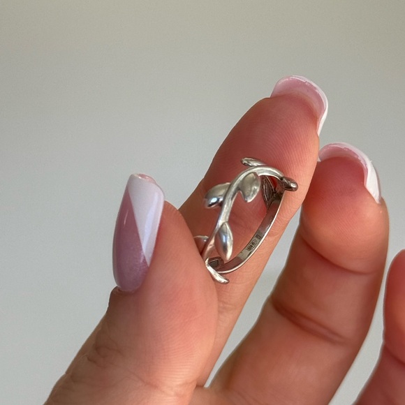 DISCONTINUED BUNDLE Tiffany & Co. Taurus Zodiac pendant and Leaf ring / earrings - Picture 4 of 6